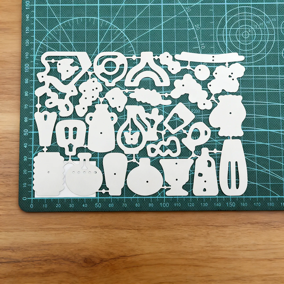 dc-3986-3 Vase Floral Metal Cutting Dies